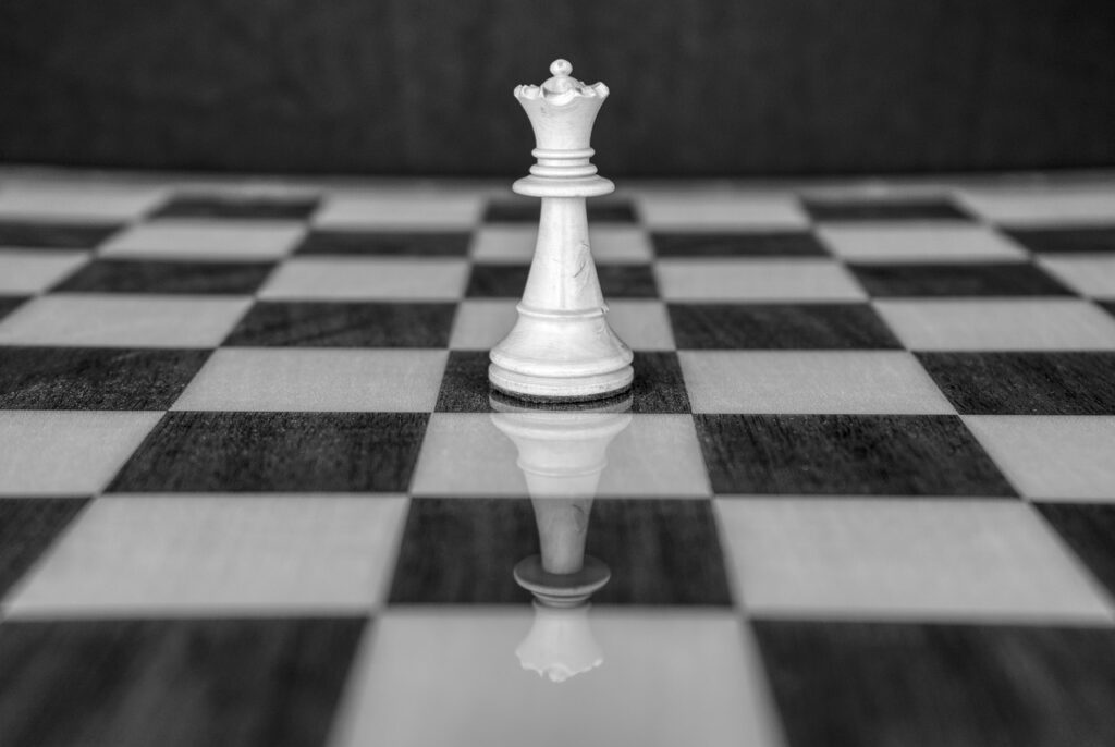 Por que o Rei é tão importante no xadrez, ainda que ele não tenha nenhum  poder? Sem o Rei, não há xadrez. Por que o jogo foi feito assim? - Quora